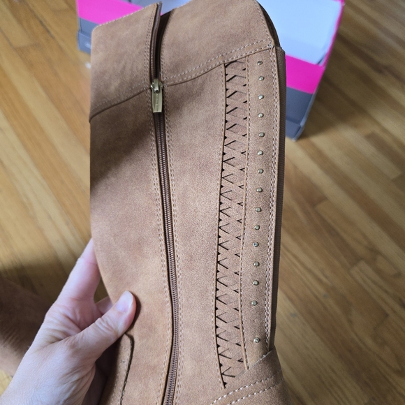 Vince Camuto Girls Size 4M - Walnut Tan Brown Suede Boots - Picture 11 of 11